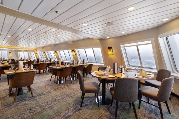 HX Hurtigruten Expeditions, MS Spitsbergen, Aune 6.jpg